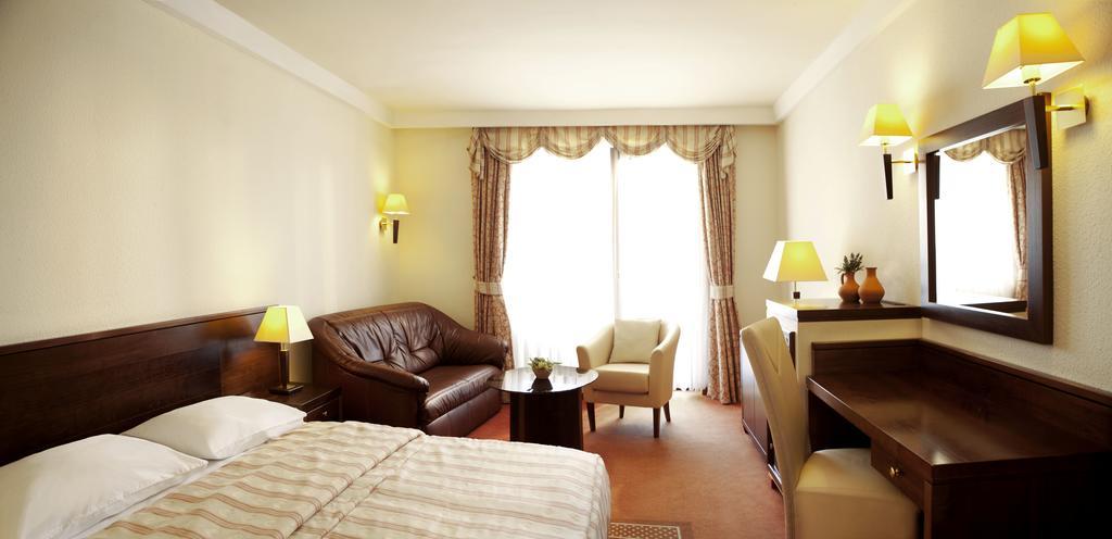 Family Hotel Pagus パグ エクステリア 写真