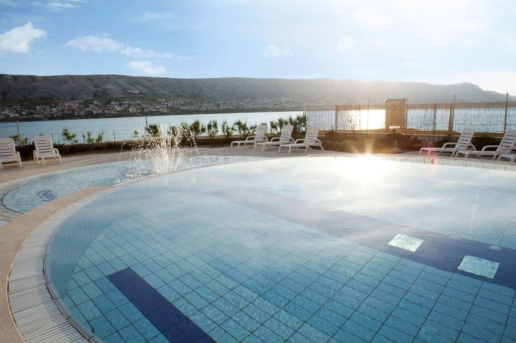 Family Hotel Pagus パグ エクステリア 写真
