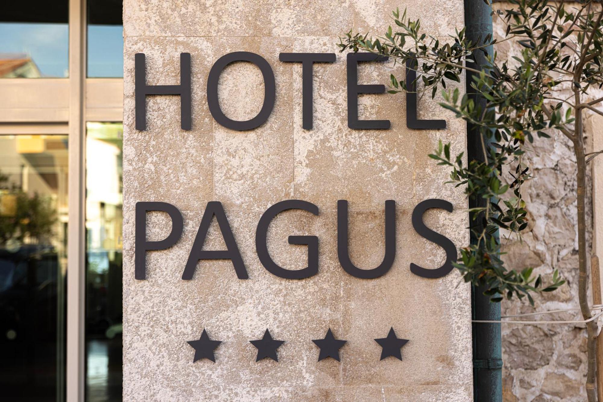 Family Hotel Pagus パグ エクステリア 写真