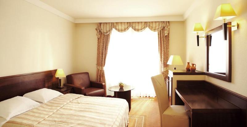 Family Hotel Pagus パグ エクステリア 写真