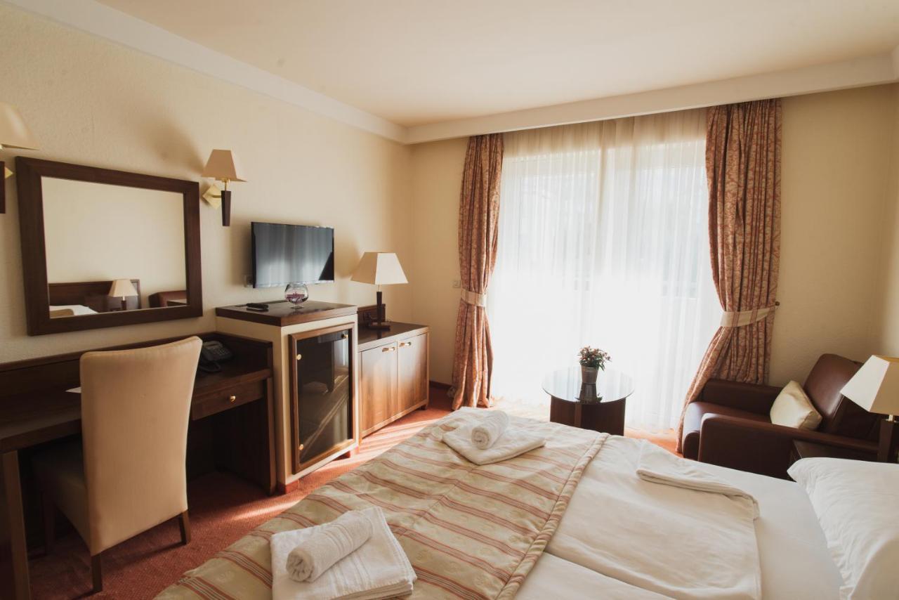 Family Hotel Pagus パグ エクステリア 写真