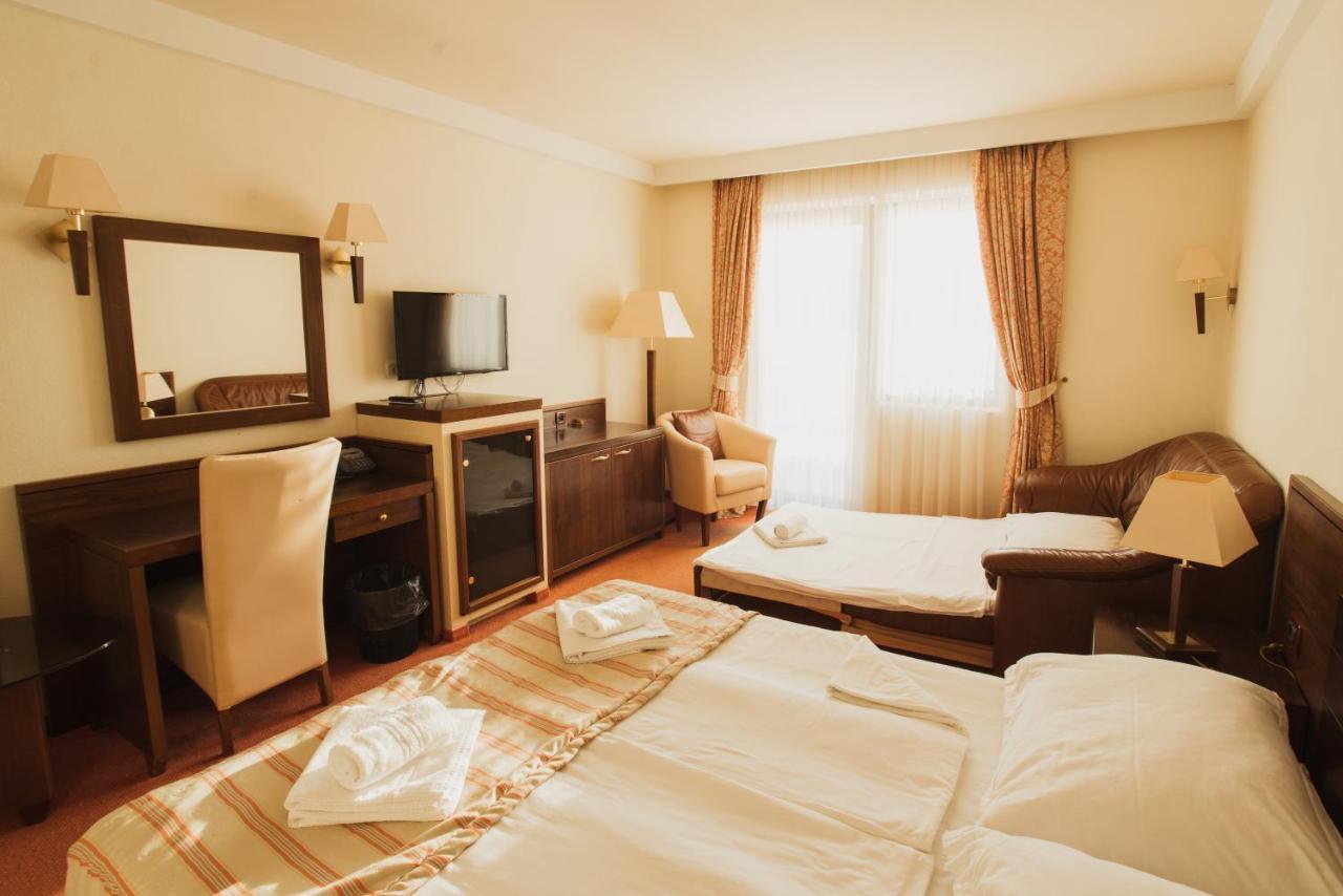 Family Hotel Pagus パグ エクステリア 写真
