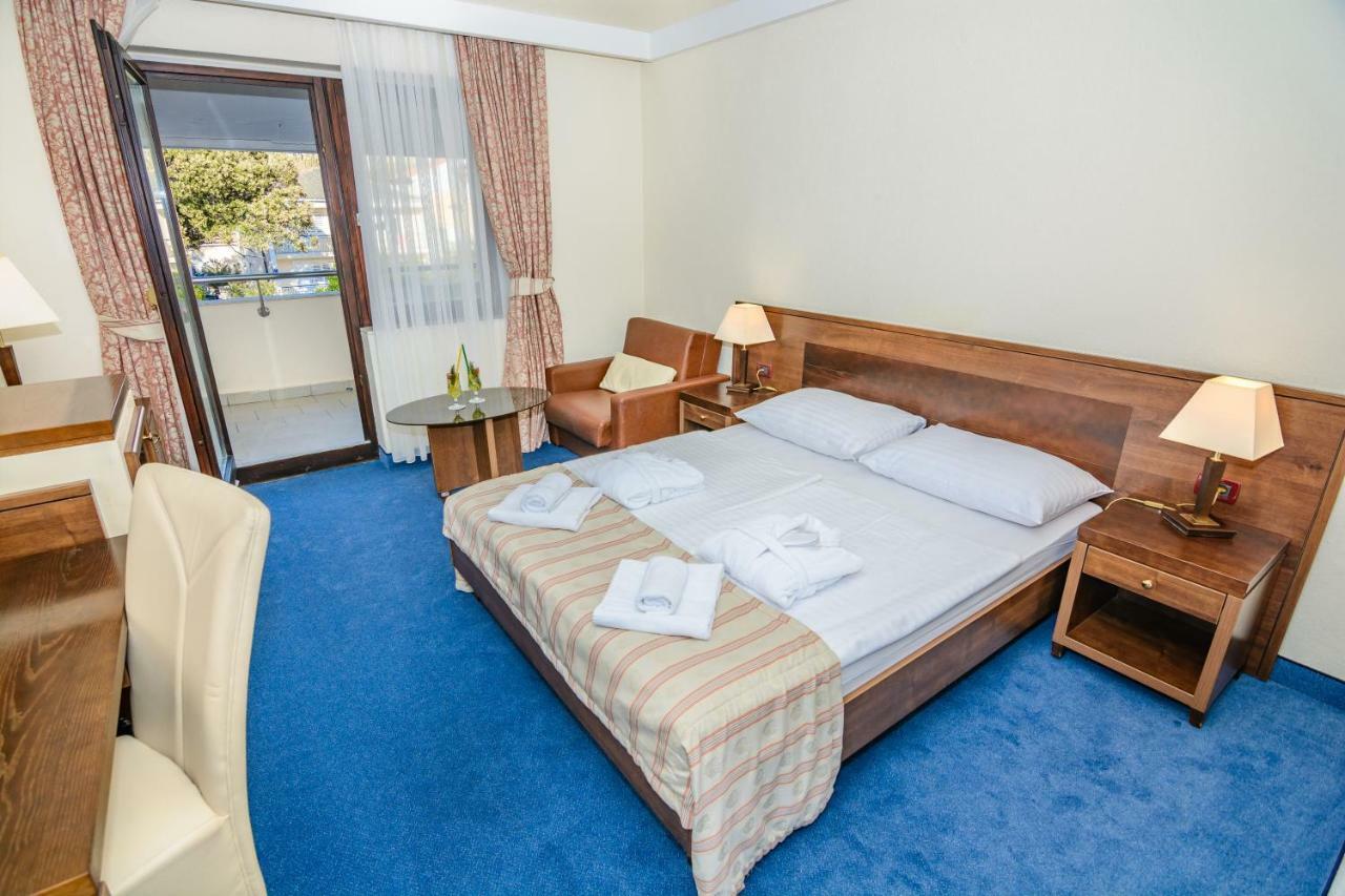 Family Hotel Pagus パグ エクステリア 写真