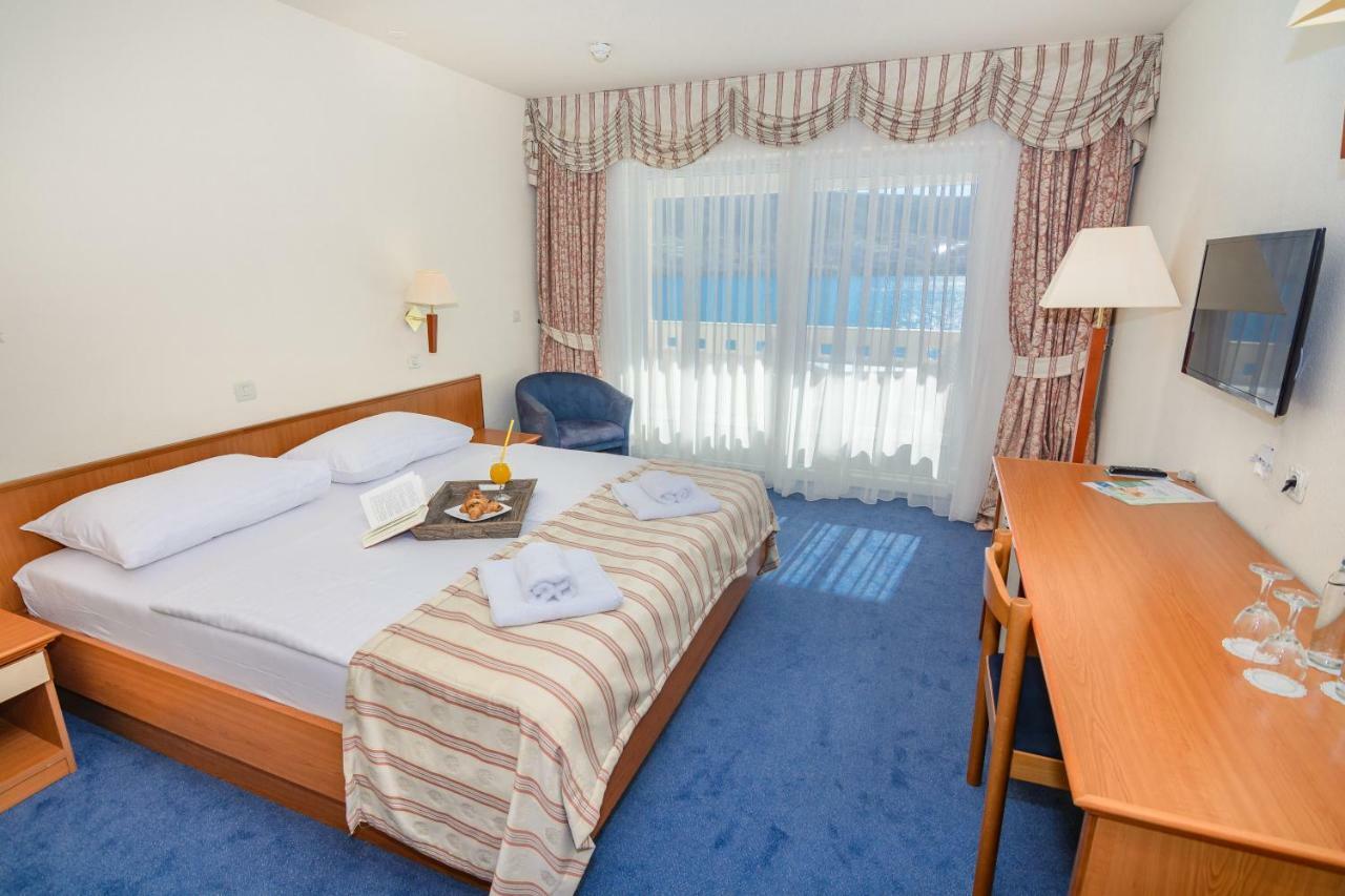 Family Hotel Pagus パグ エクステリア 写真